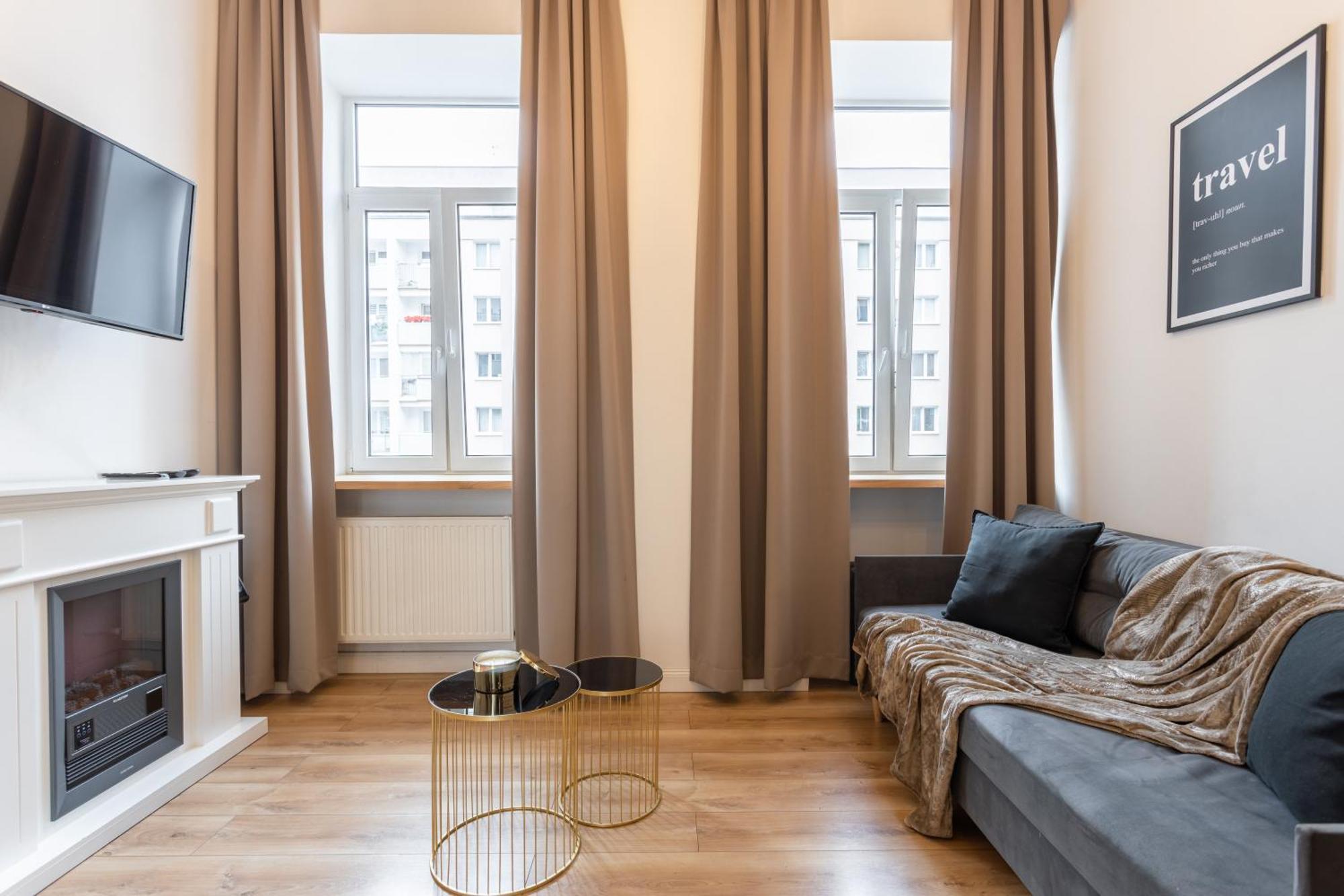 Butas Close-central - Great Location - Stylish Loft- Zlota Street Warsaw