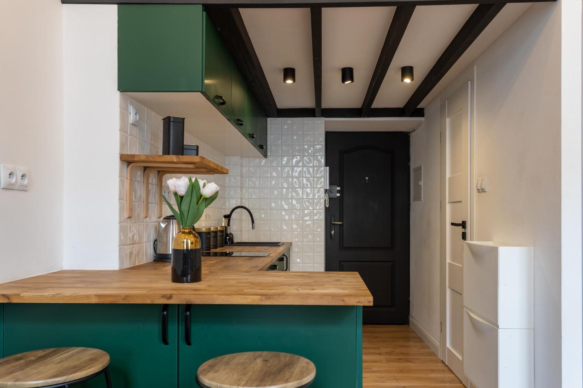 Butas Close-central - Great Location - Stylish Loft- Zlota Street Warsaw